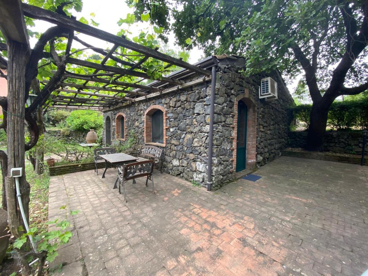 Bed And Breakfast Il Glicine Piedimonte Etneo Buitenkant foto