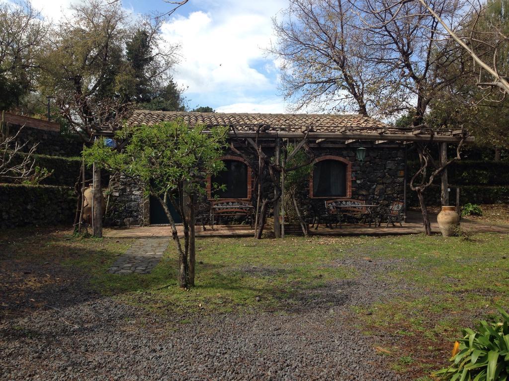 Bed And Breakfast Il Glicine Piedimonte Etneo Buitenkant foto