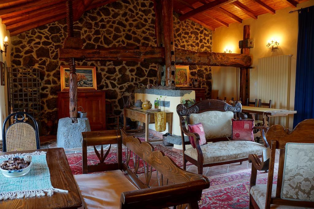 Bed And Breakfast Il Glicine Piedimonte Etneo Buitenkant foto