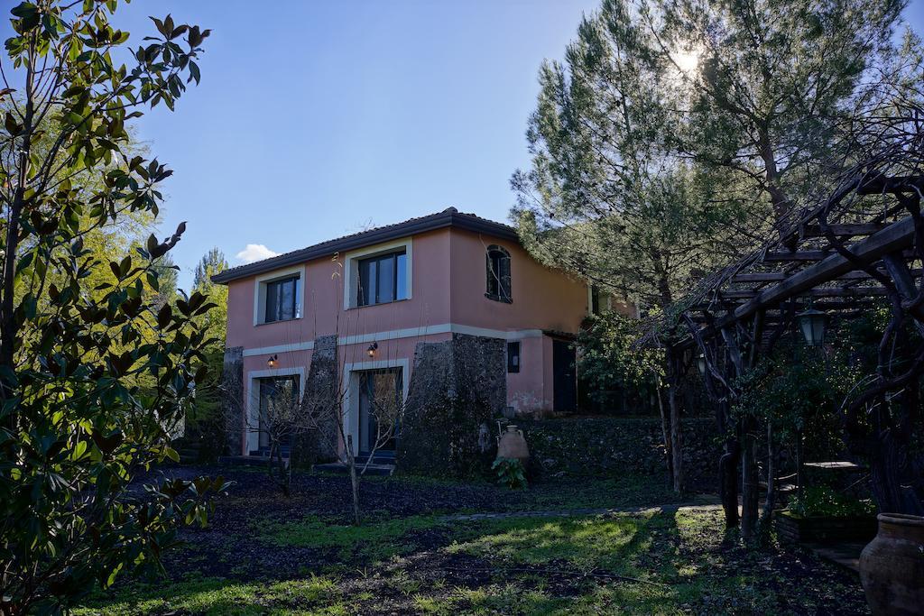 Bed And Breakfast Il Glicine Piedimonte Etneo Buitenkant foto