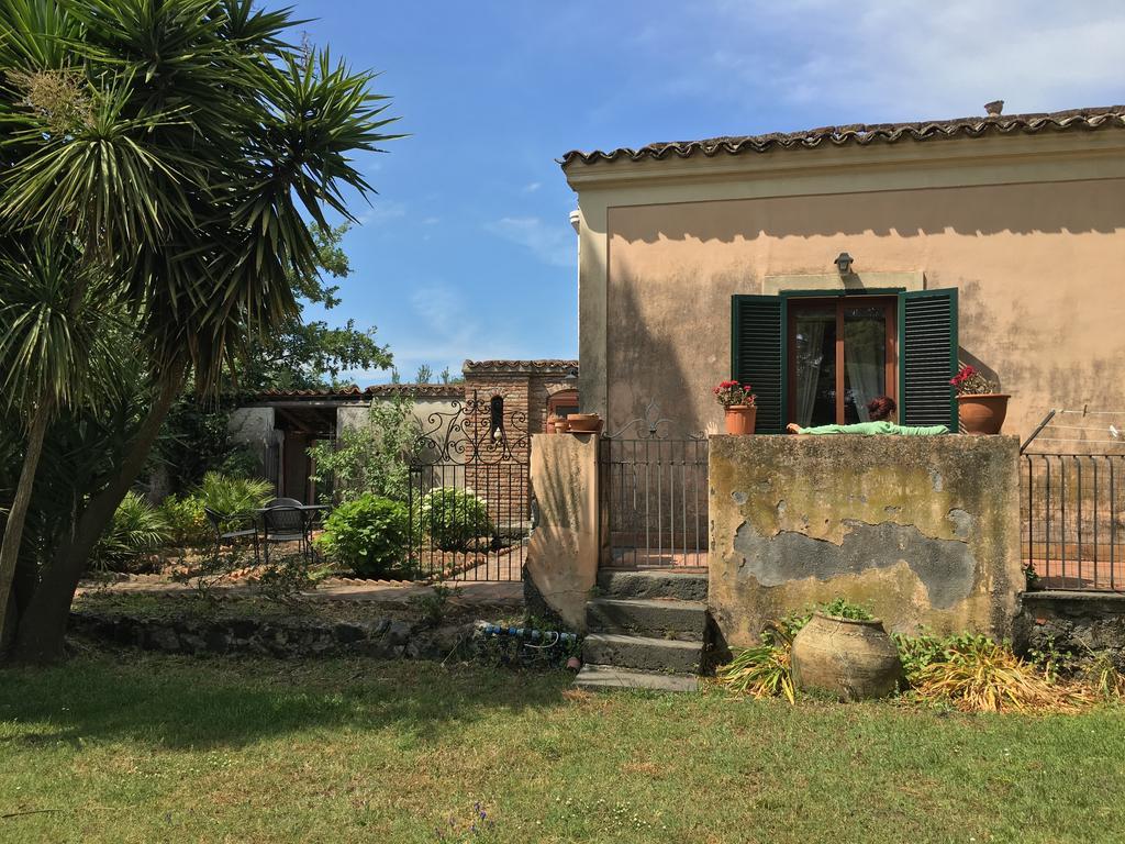 Bed And Breakfast Il Glicine Piedimonte Etneo Buitenkant foto